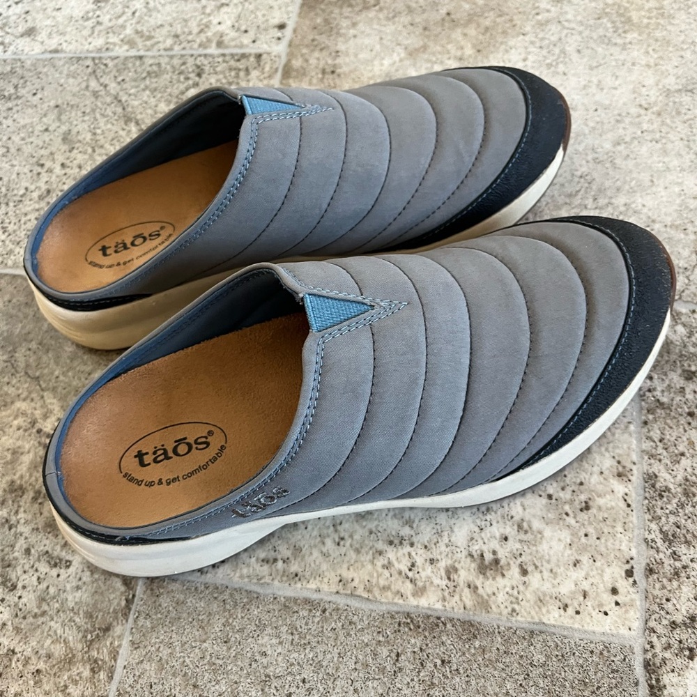 Taos Footwear Gray and Black Slip-On Loafers with Quilted Design